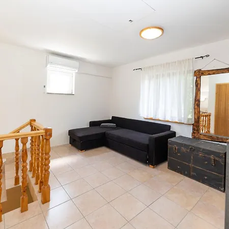 Lipa With Pool Casa vacanze