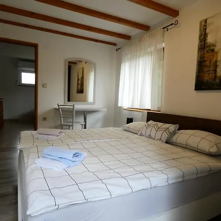Lipa With Pool Casa vacanze